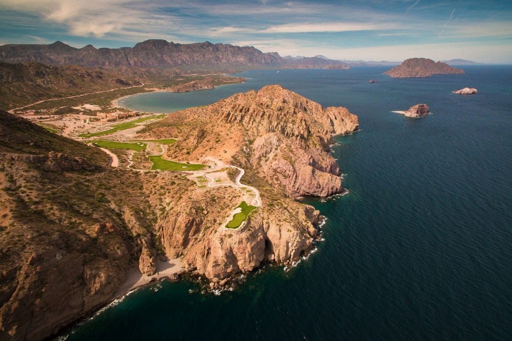 Vista aerea de Danzante Bay en Loreto Baja California Sur