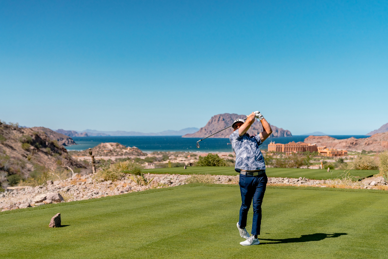 Cómo aumentar tu ángulo de ataque en golf para lograr drives más largos